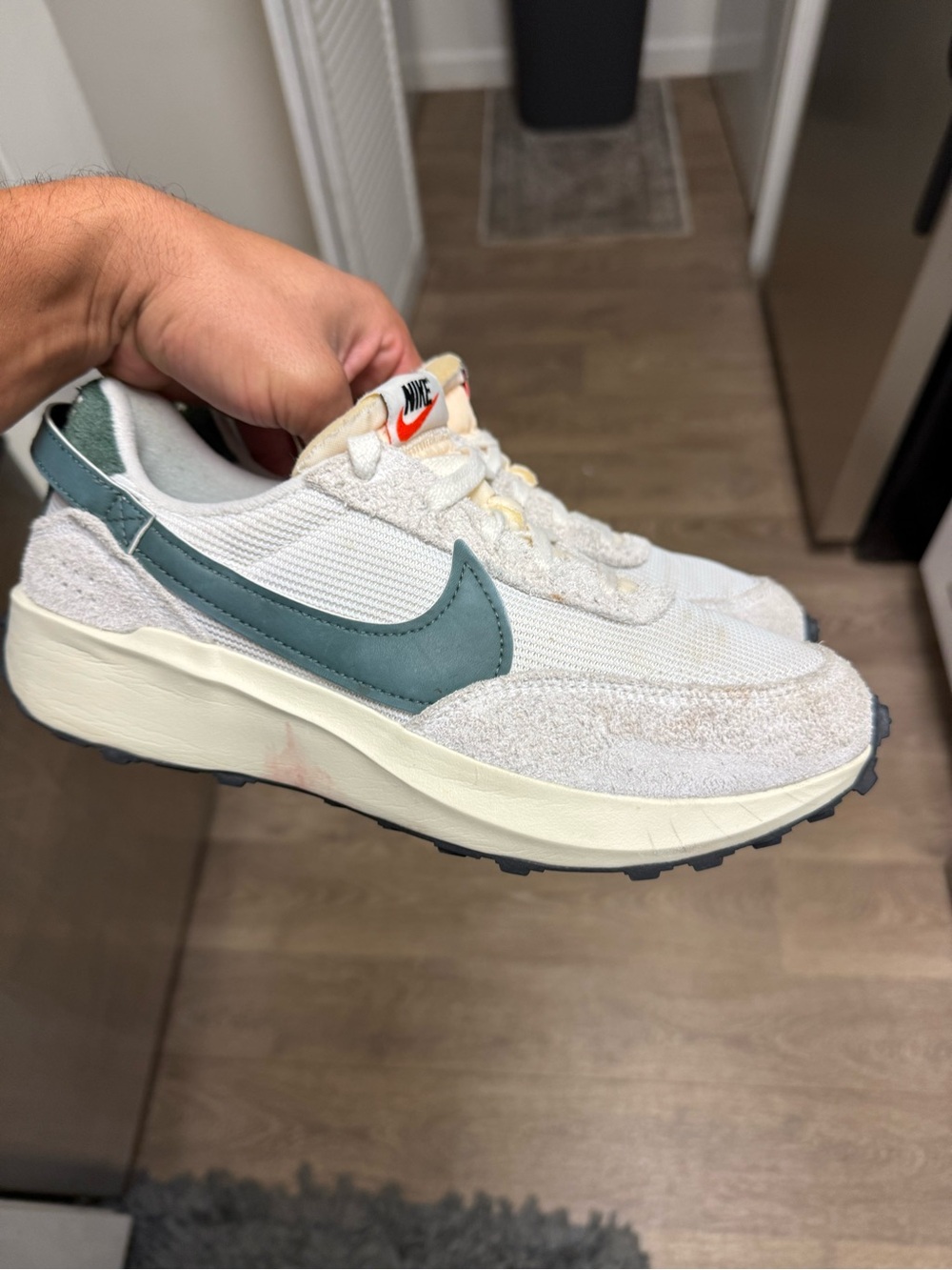 Nike Waffle Debut Vintage Shoe Green Running DX2931-101 Women Size 9.5 Used